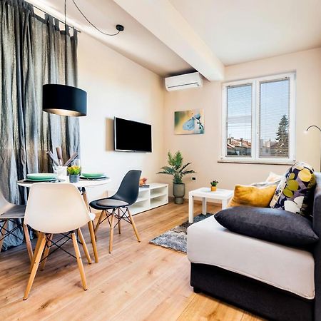 Room And Apartments Antea Rovinj Luaran gambar