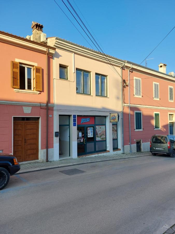 Room And Apartments Antea Rovinj Luaran gambar