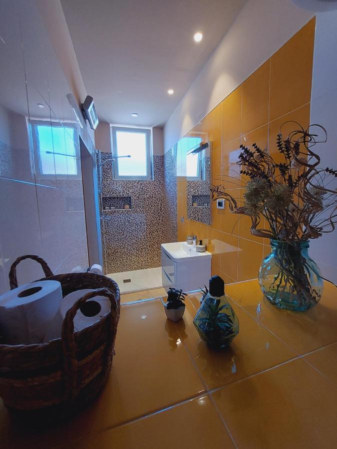 Room And Apartments Antea Rovinj Luaran gambar