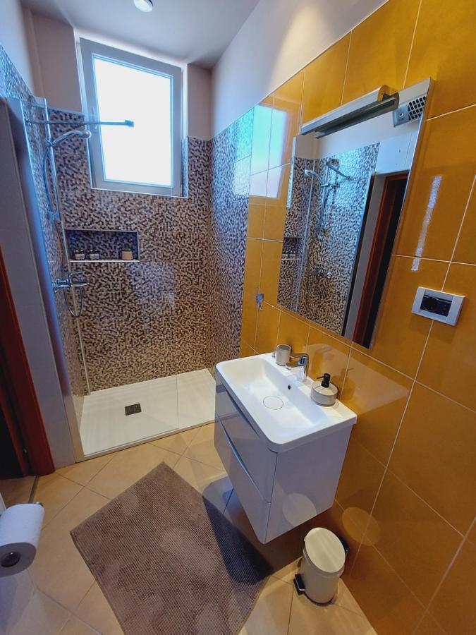 Room And Apartments Antea Rovinj Luaran gambar
