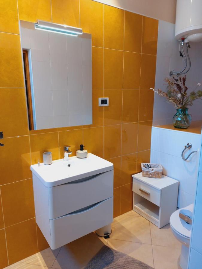 Room And Apartments Antea Rovinj Luaran gambar