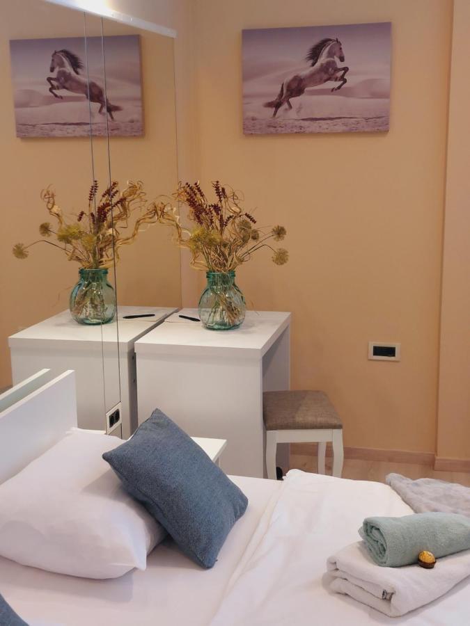 Room And Apartments Antea Rovinj Luaran gambar