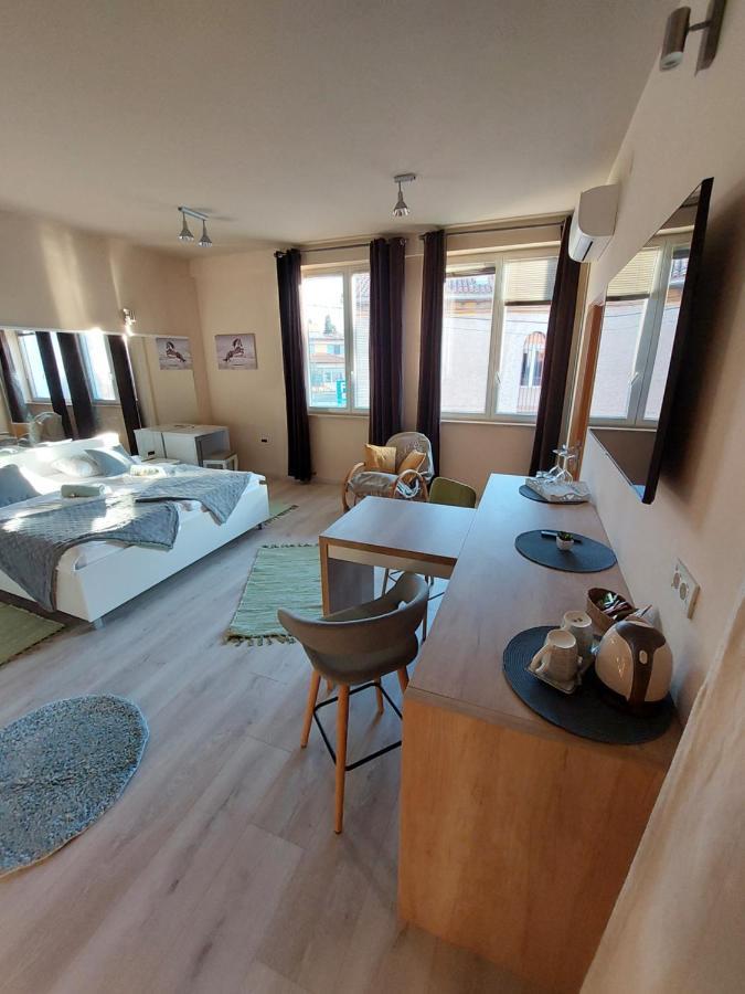 Room And Apartments Antea Rovinj Luaran gambar