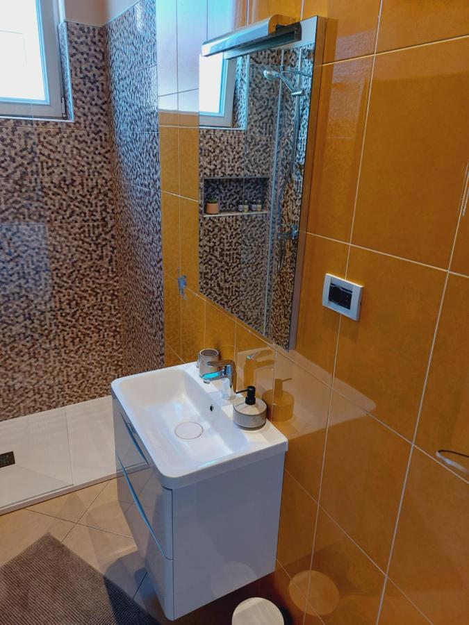 Room And Apartments Antea Rovinj Luaran gambar